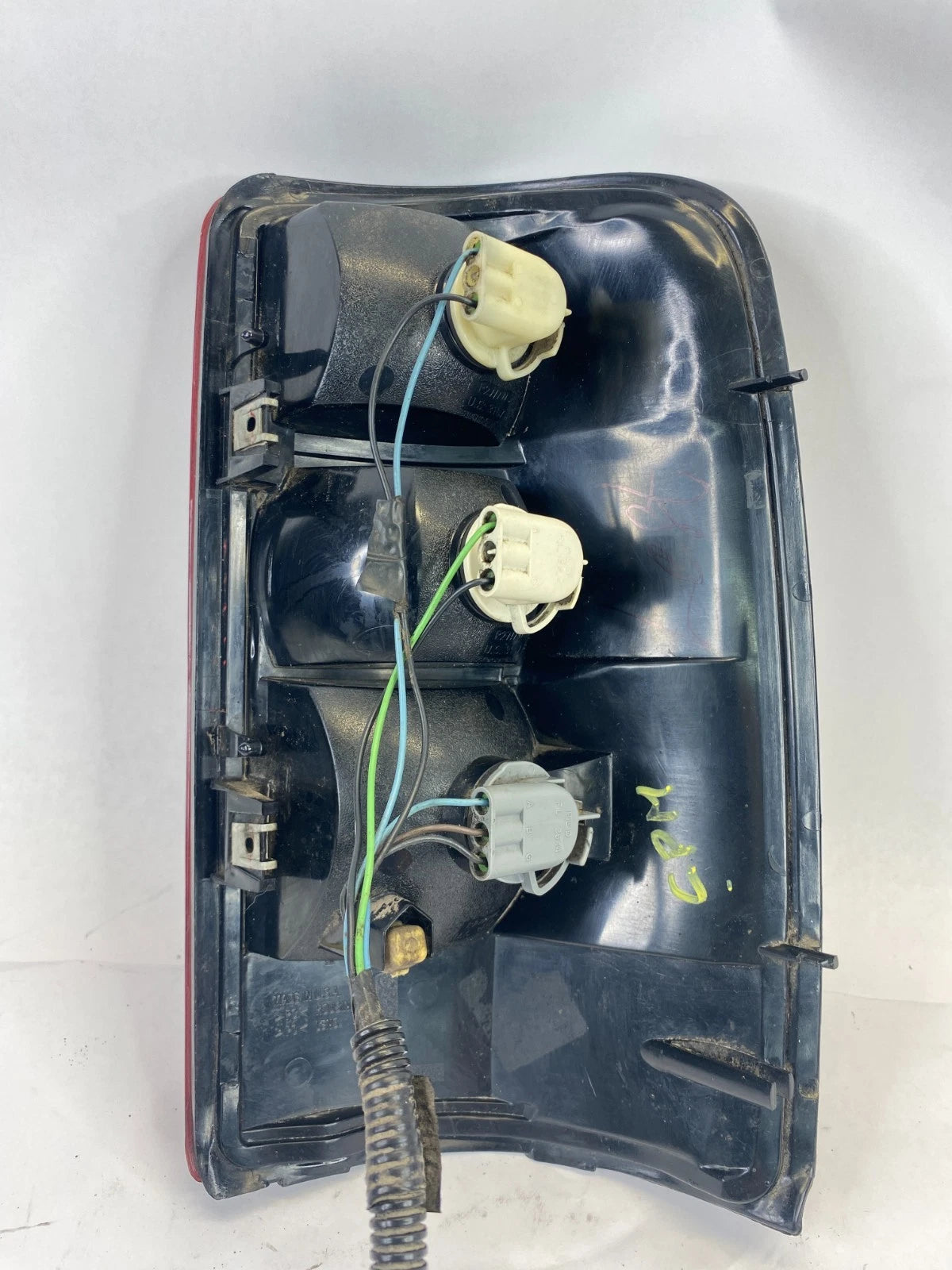 2000-2006 CHEVROLET TAHOE YUKON LEFT DRIVER SIDE TAILLIGHT TAIL LIGHT 16525375