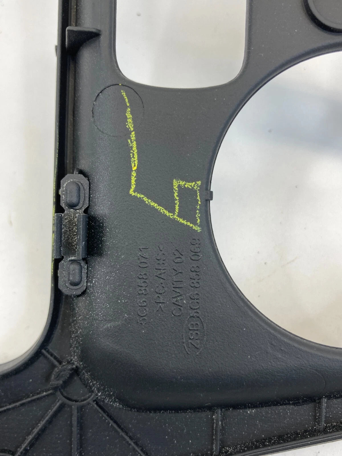 11-14 VOLKSWAGEN JETTA SEDAN DASH RADIO CLIMATE CONTROL BEZEL 5C6-858-071 OEM