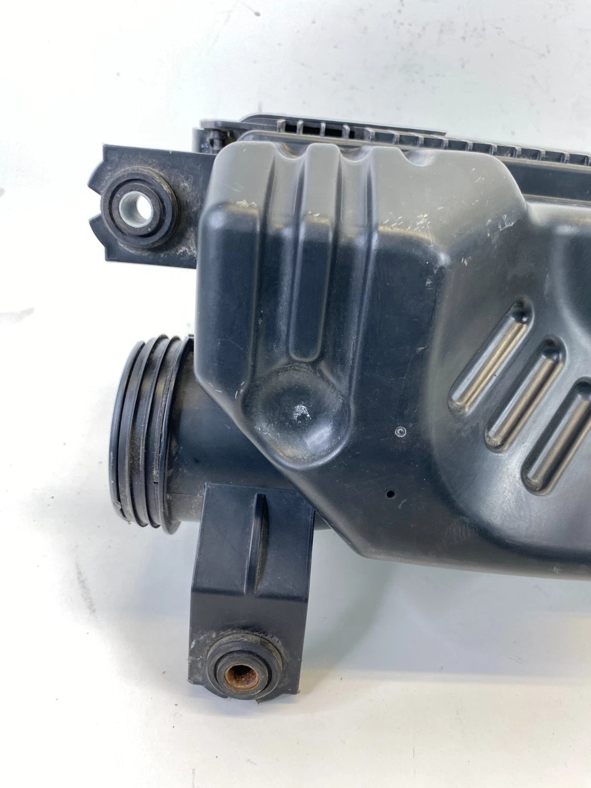 2012-2014 HYUNDAI ACCENT AIR CLEANER INTAKE FILTER BOX HOUSING 28100-1R100 OEM