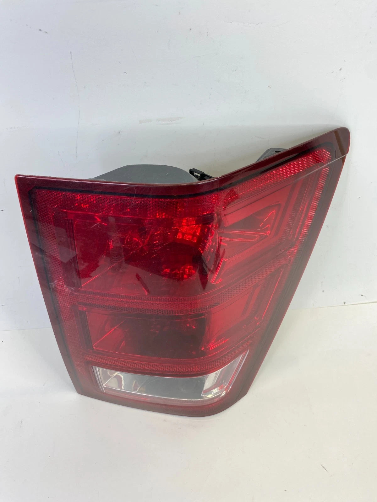 2005 2006 JEEP GRAND CHEROKEE RIGHT PASSENGER TAIL LIGHT TAILLIGHT 55156614AD