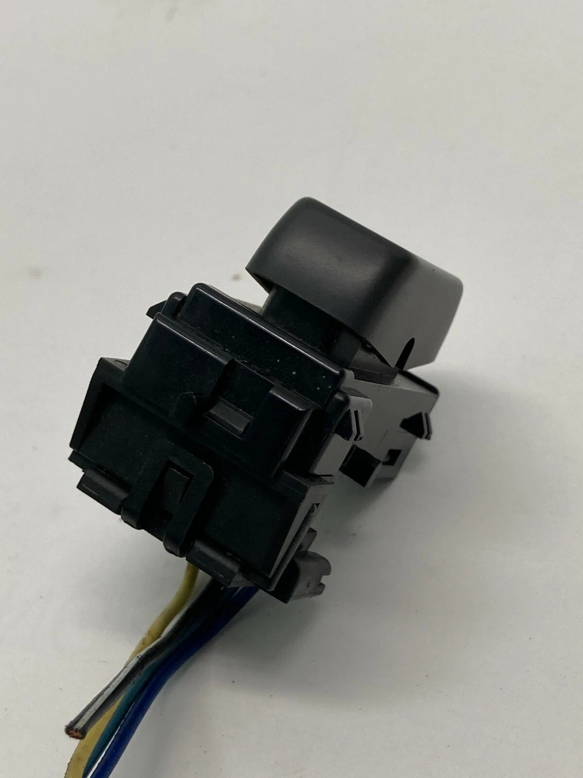 2000-2005 CADILLAC DEVILLE FRONT RIGHT PASSENGER DOOR POWER LOCK SWITCH 25664000