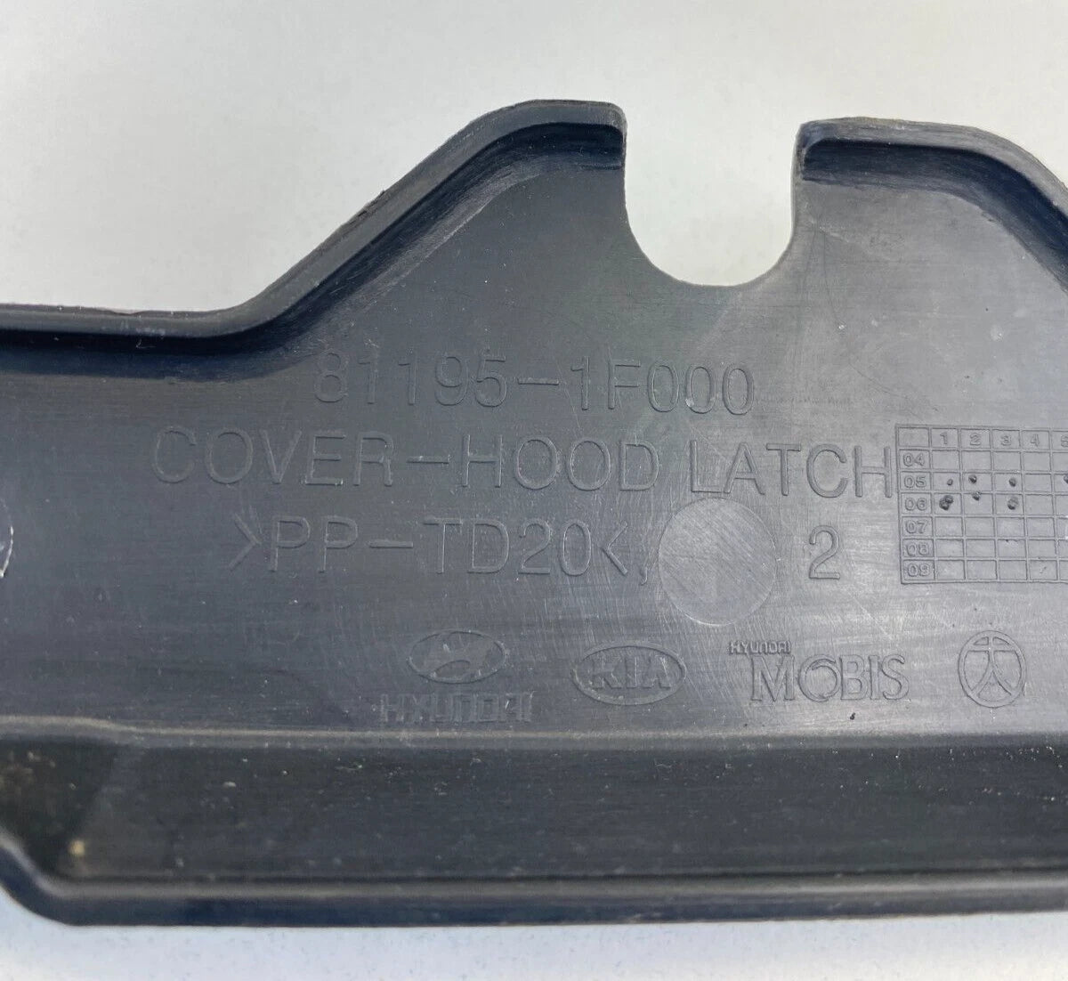 2005-2010 KIA SPORTAGE COVER HOOD LOCK LATCH TRIM 81195-1F000 OEM