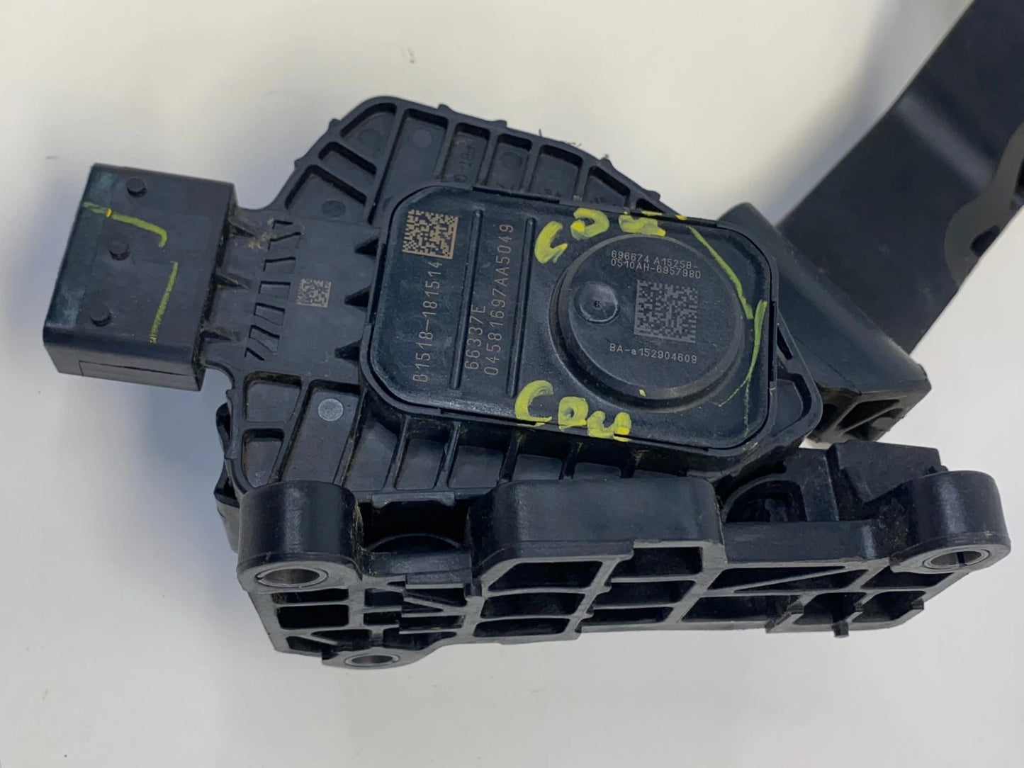 2015-2017 CHRYSLER 200 ACCELERATOR GAS PEDAL POSITION SENSOR OEM 04581697AA