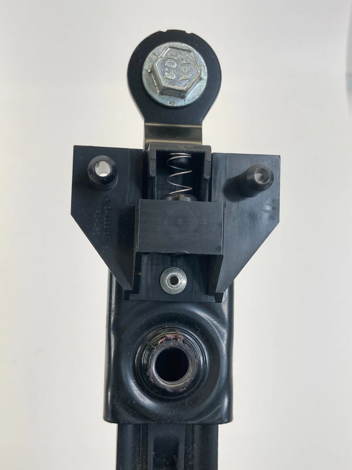 2011-2014 HYUNDAI SONATA FRONT LEFT SIDE SEAT BELT HEIGHT ADJUSTER 888903Q000