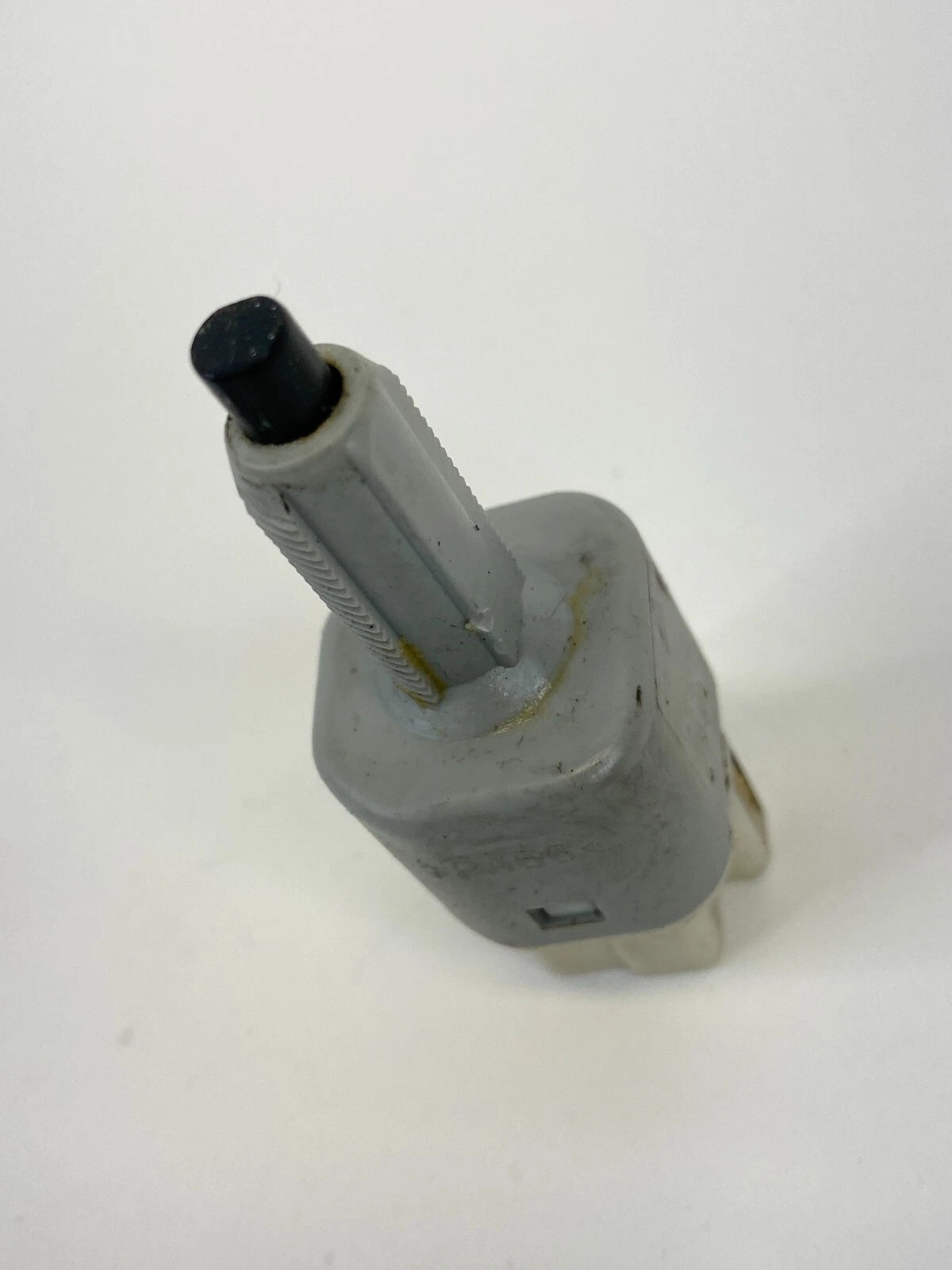 2003-2006 SUZUKI XL-7 BRAKE STOPLIGHT STOP LIGHT LAMP SENSOR SWITCH OEM