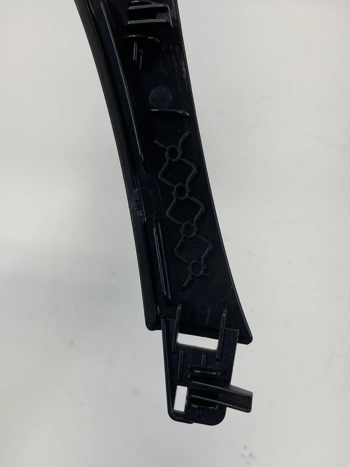 2011-2013 BUICK REGAL FRONT RIGHT SIDE DASH LOWER COVER TRIM MOLDING 13221845