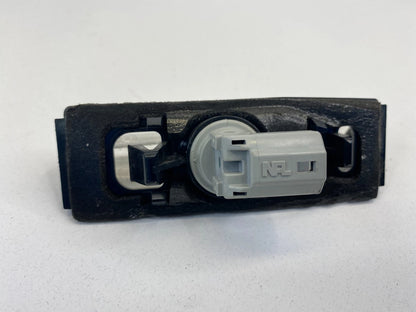 2004-2010 TOYOTA SIENNA LE VAN REAR TRUNK LICENSE PLATE LIGHT LAMP ASSY E130553