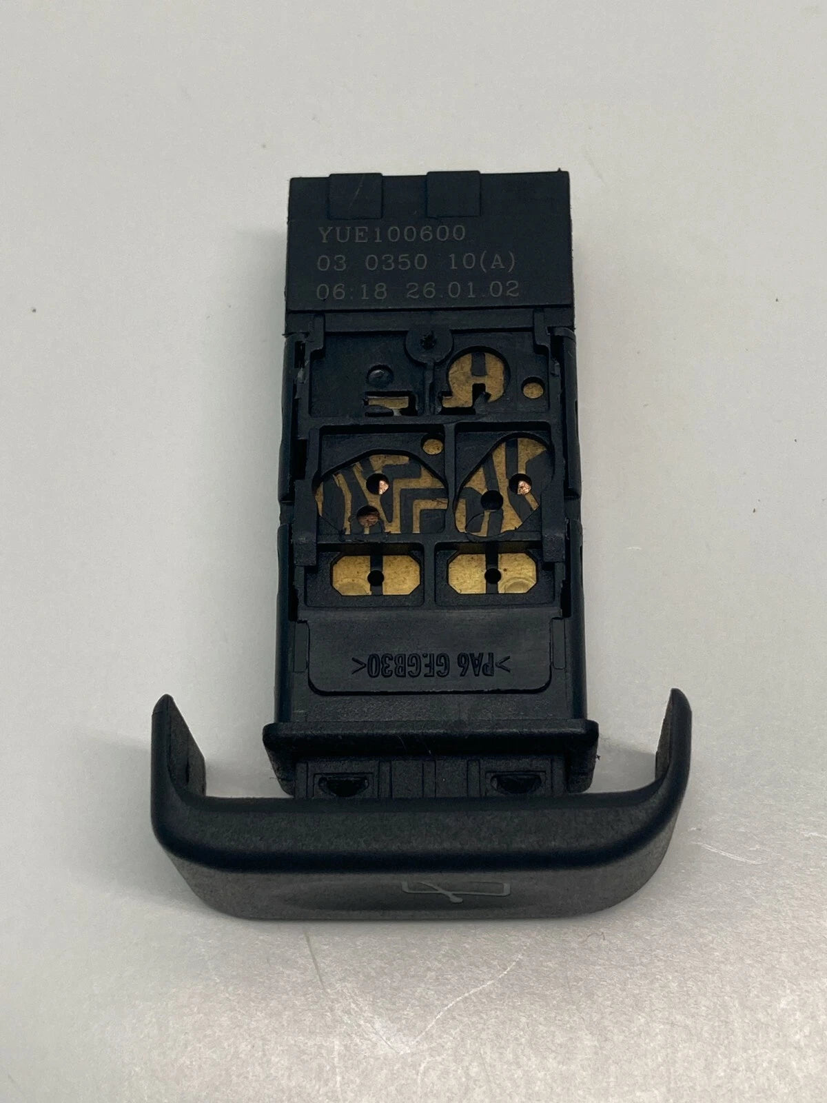 1999-2002 LAND ROVER DISCOVERY REAR WINDOW WIPER SWITCH BUTTON YUE100600 OEM