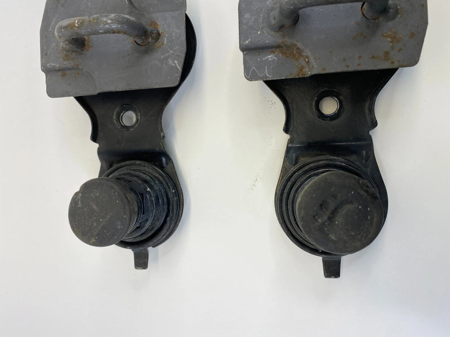 03-06 MERCEDES-BENZ E500 UPPER HOOD LOCK LATCH CATCH STRIKER SET OF 2 2118800360