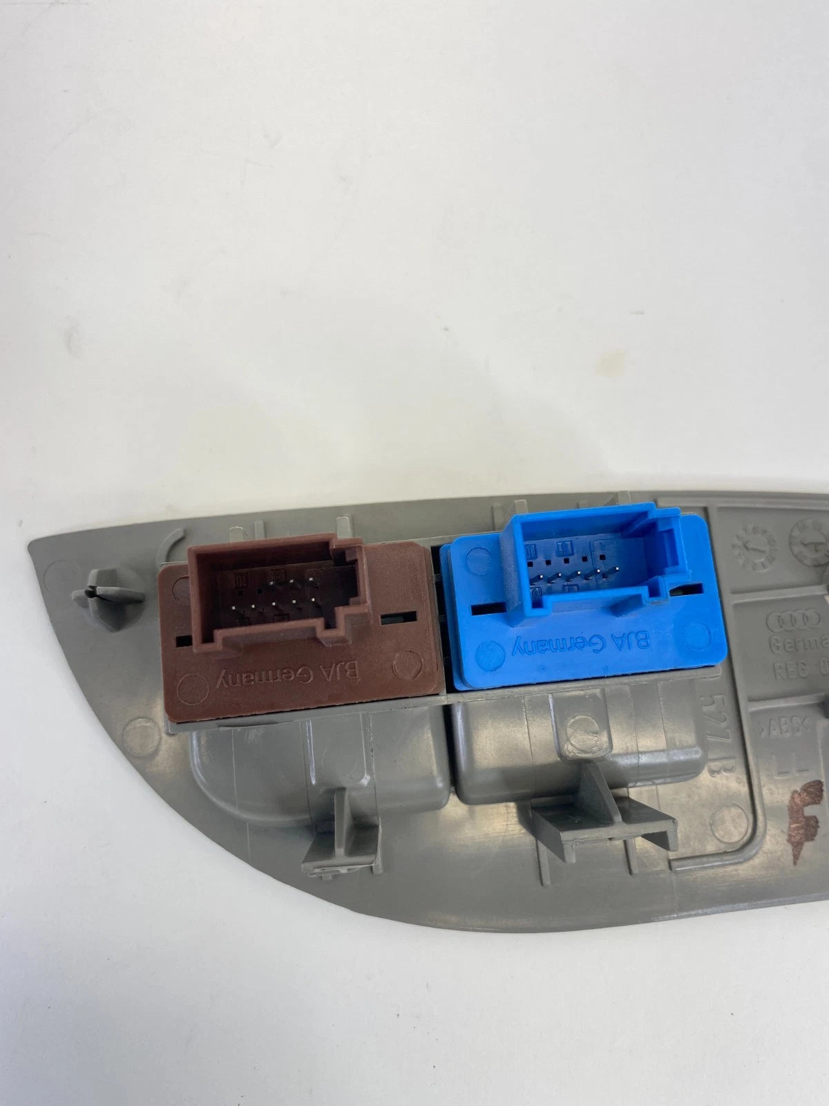 2002-2008 AUDI A4 FL FUEL DOOR TRUNK RELEASE ALARM SWITCH BEZEL OEM 8E1-959-527