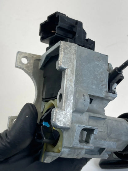 2000-2006 CHEVROLET TAHOE AT IGNITION SWITCH LOCK CYLINDER W/ KEY 26070075