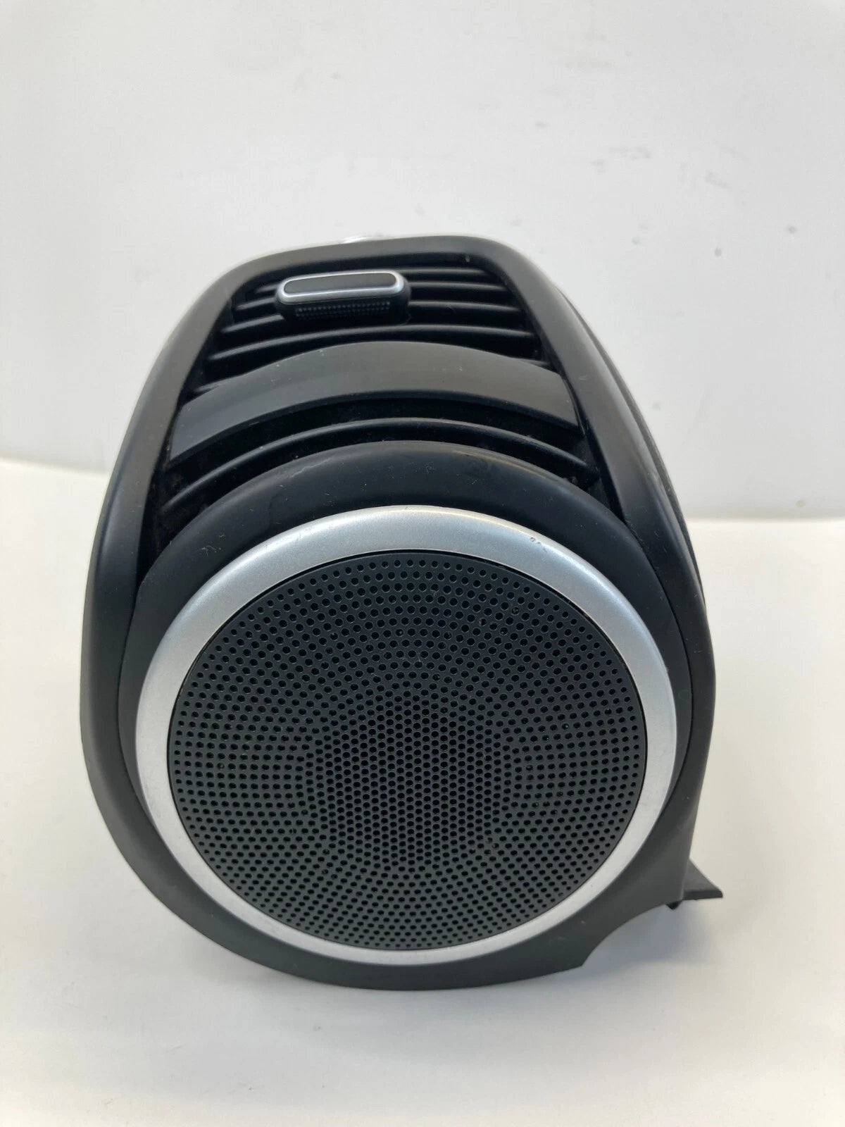 14-18 KIA SOUL FRONT LEFT SIDE A/C HEATER AIR VENT GRILLE W/ SPEAKER 97480-B2000