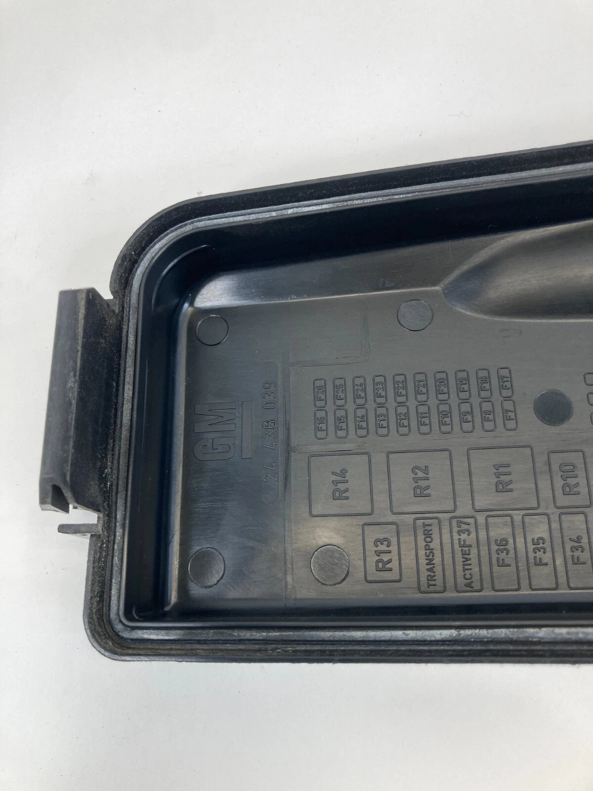 03-11 SAAB 9-3 93 2.0L ENGINE FUSE RELAY BOX FUSEBOX COVER LID TOP 24438039 OEM