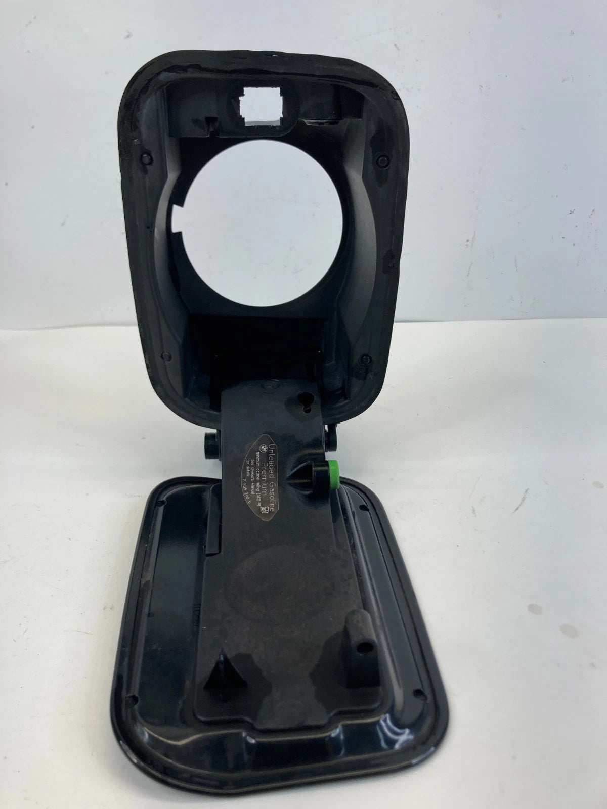 2004-2007 BMW 525I SEDAN FUEL GAS TANK DOOR FILLER LID COVER OEM 7183712