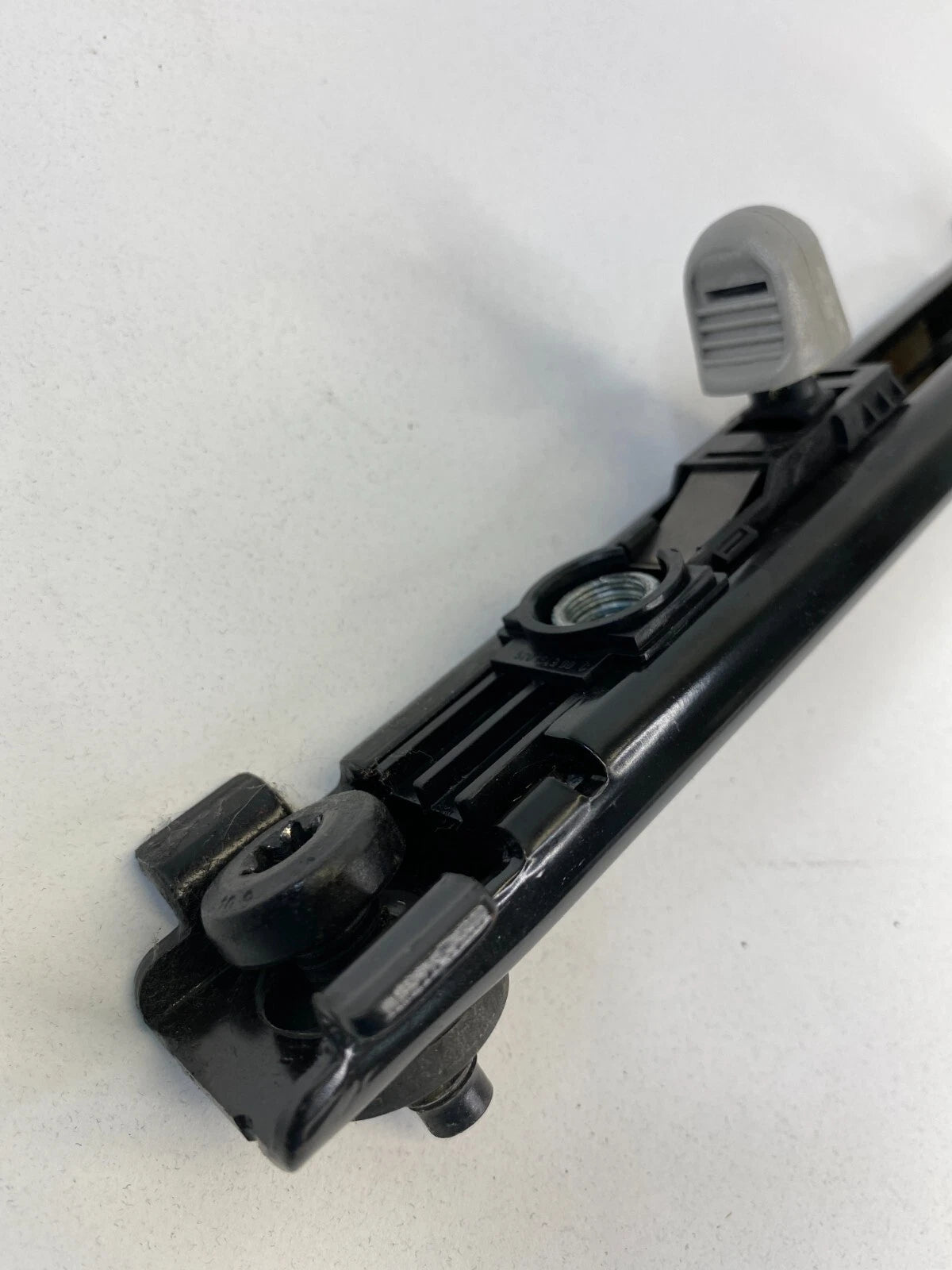 2005-2010 PONTIAC G6 SEDAN FRONT LEFT SEAT BELT HEIGHT ADJUSTER 602742400B OEM