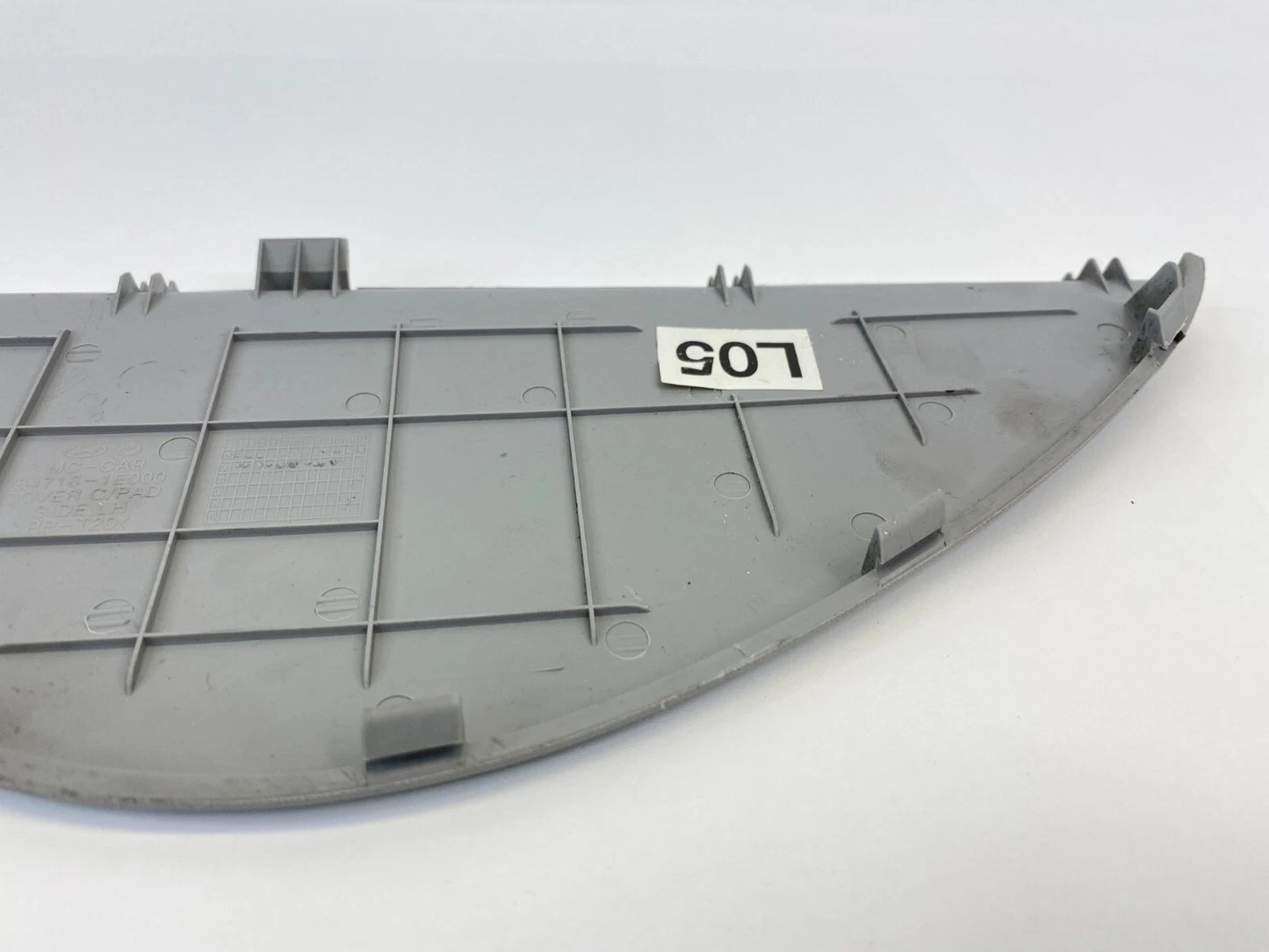 2006-2011 HYUNDAI ACCENT LEFT DRIVER SIDE DASH END CAP COVER TRIM 84716-1E000