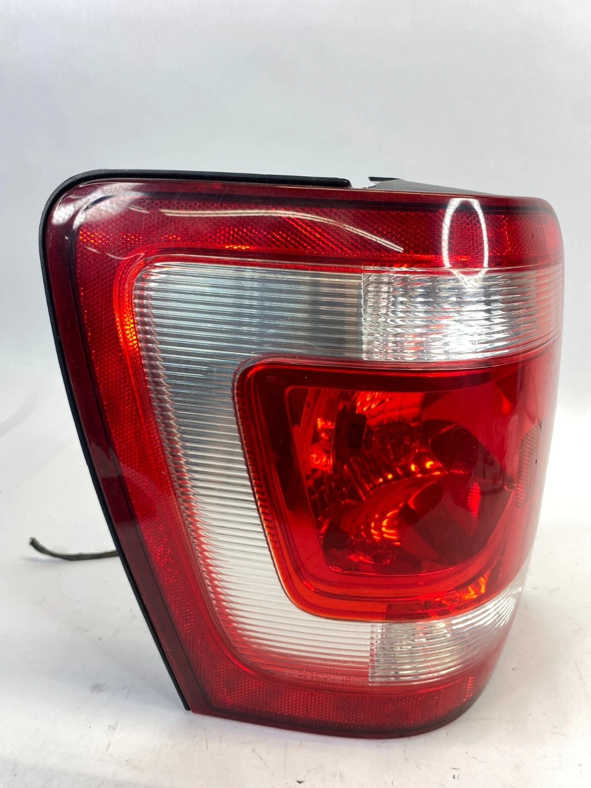 2008-2012 FORD ESCAPE REAR LEFT SIDE TAIL LIGHT TAILLIGHT TAILLAMP 9L84-13B505-A