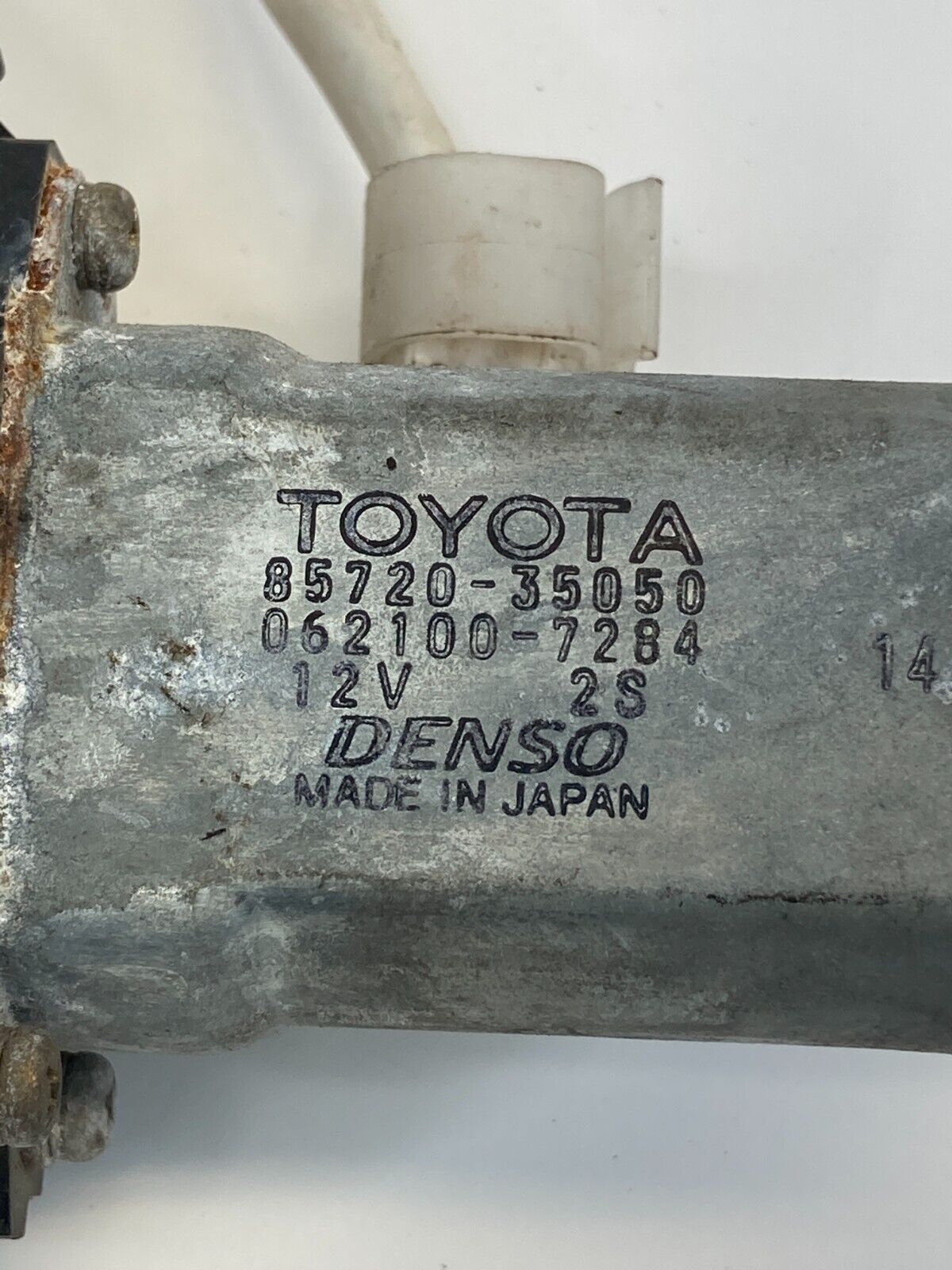 1996-1998 Toyota 4Runner Front Left Driver Side Door Window Motor 85720-35050