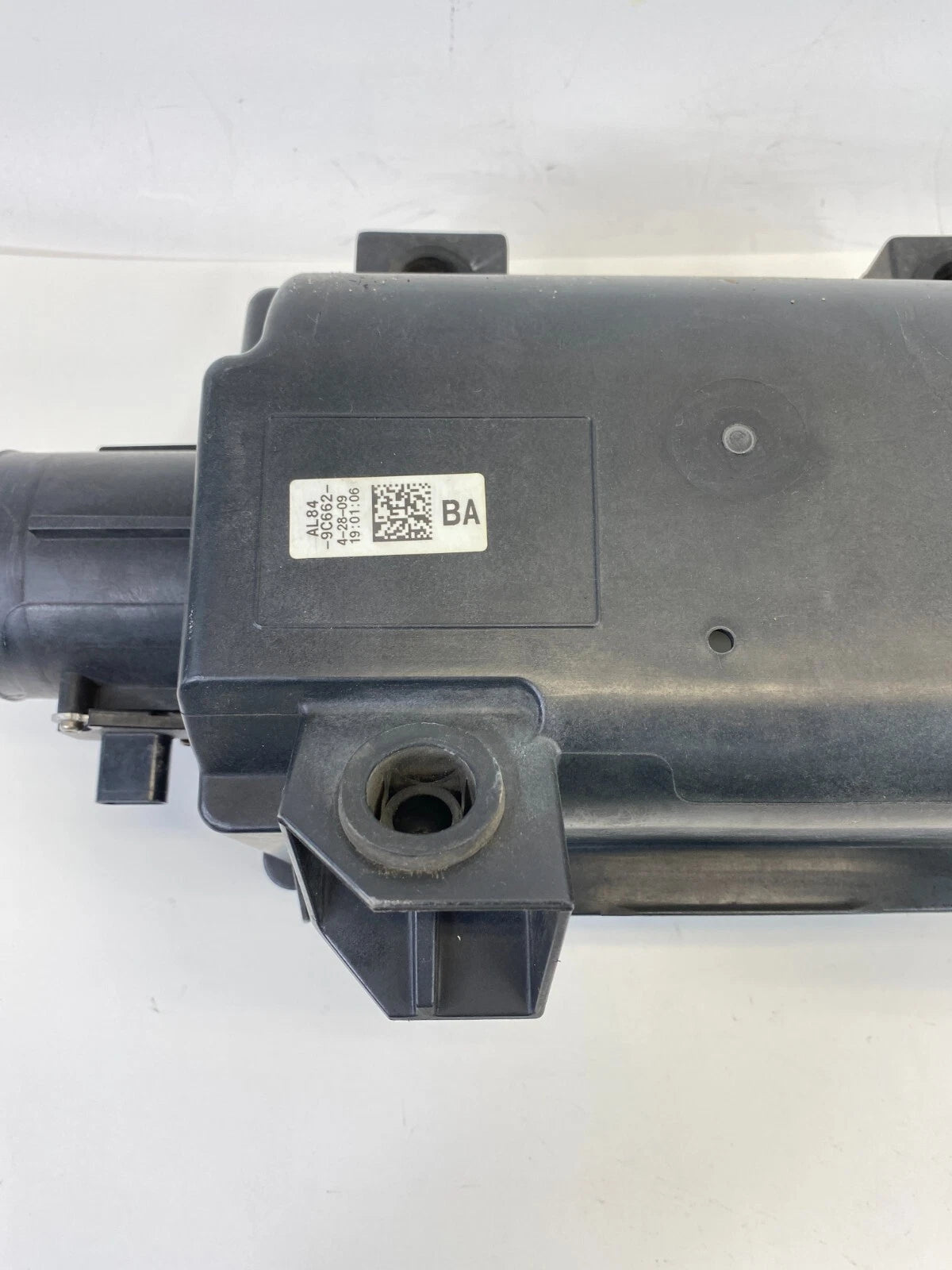 2009-2012 FORD ESCAPE AIR INTAKE LOWER COVER ASSEMBLY OEM FACTORY 9L84-9A622-BF