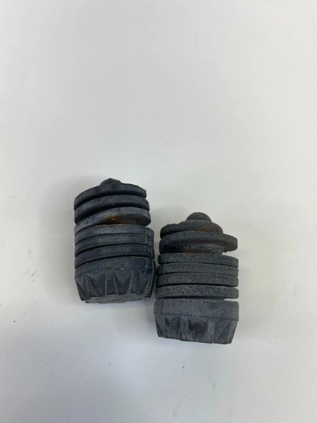 2004-2010 BMW X3 FRONT HOOD RUBBER CUSHION BUFFER STOPPER BUMPER SET PAIR OEM