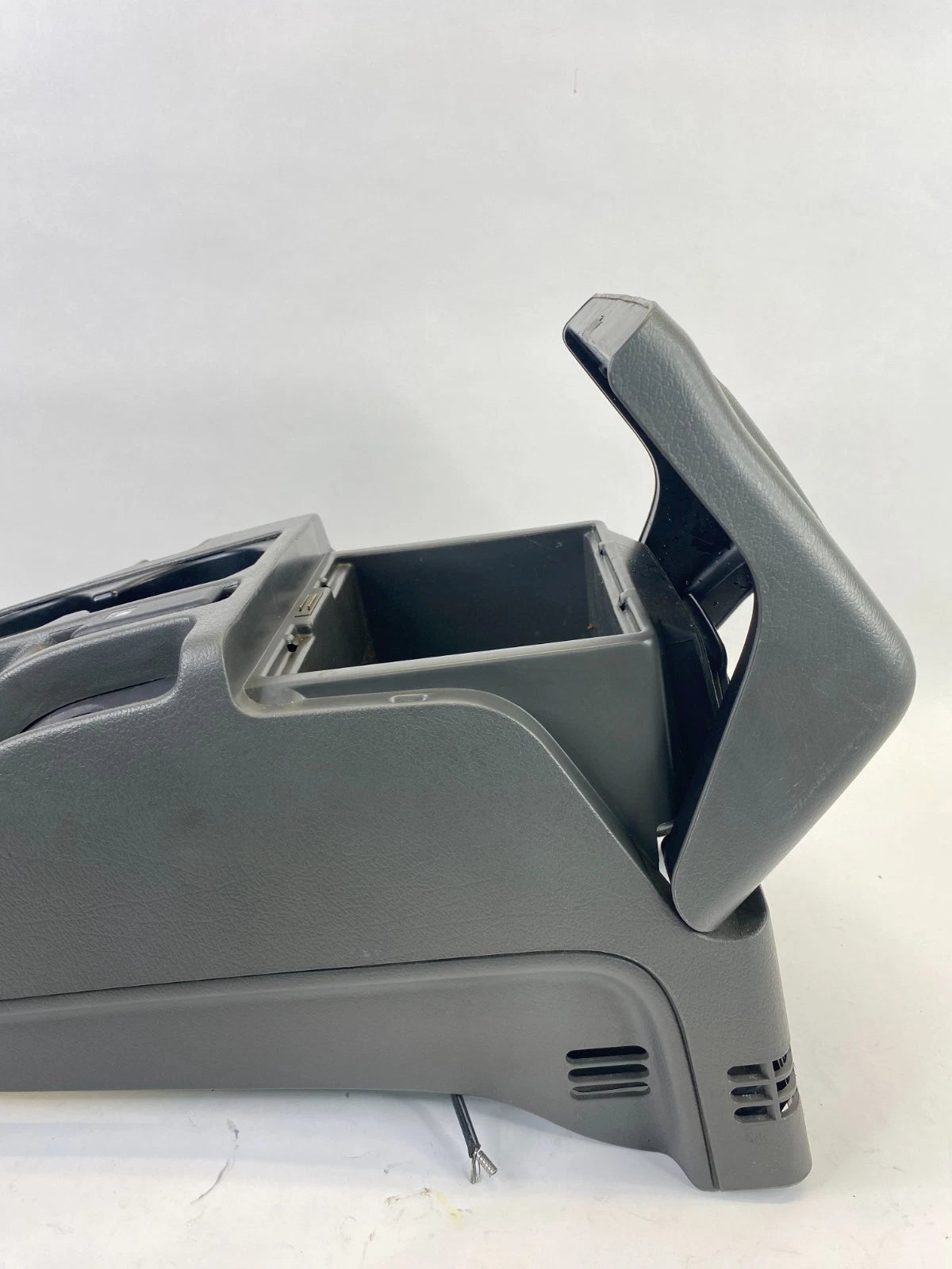 1995-2002 ISUZU TROOPER CENTER CONSOLE CUP HOLDER & STORAGE COMPARTMENT OEM