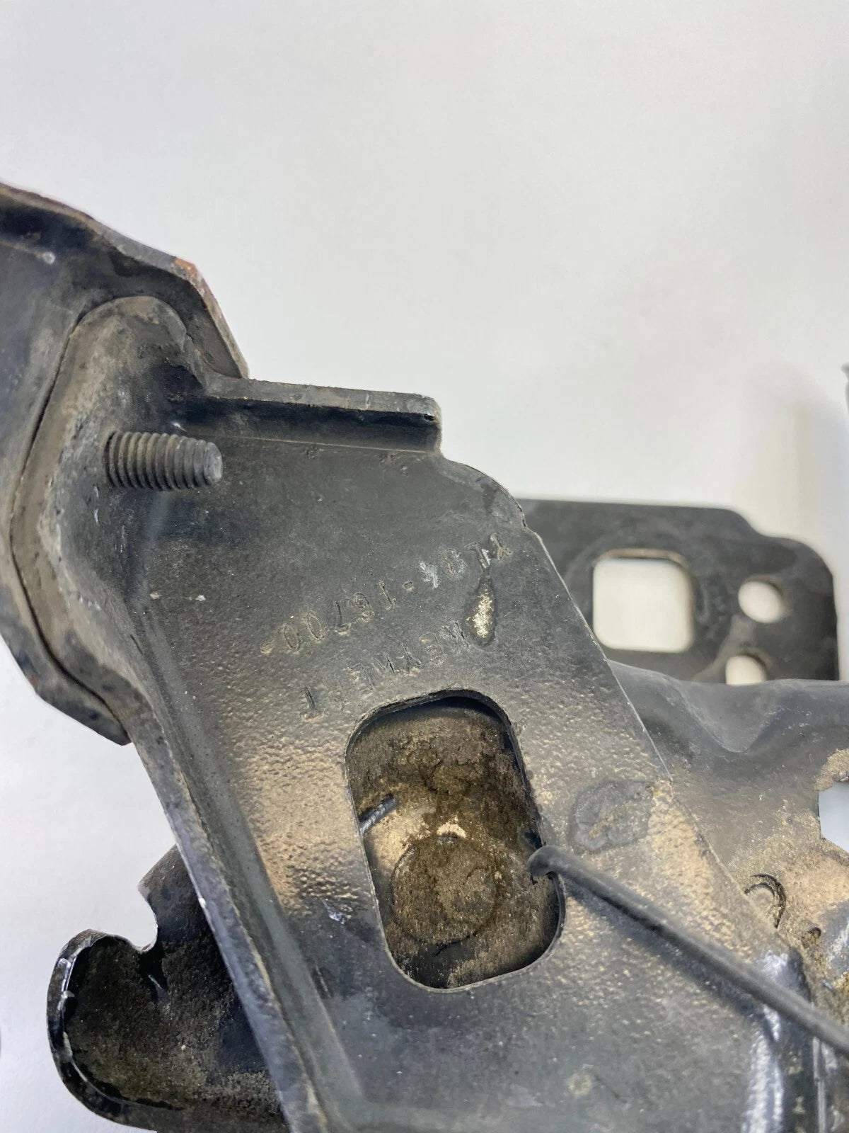 2001-2007 01-07 FORD ESCAPE FRONT HOOD LATCH LOCK RELEASE YL84-16A771-AA OEM