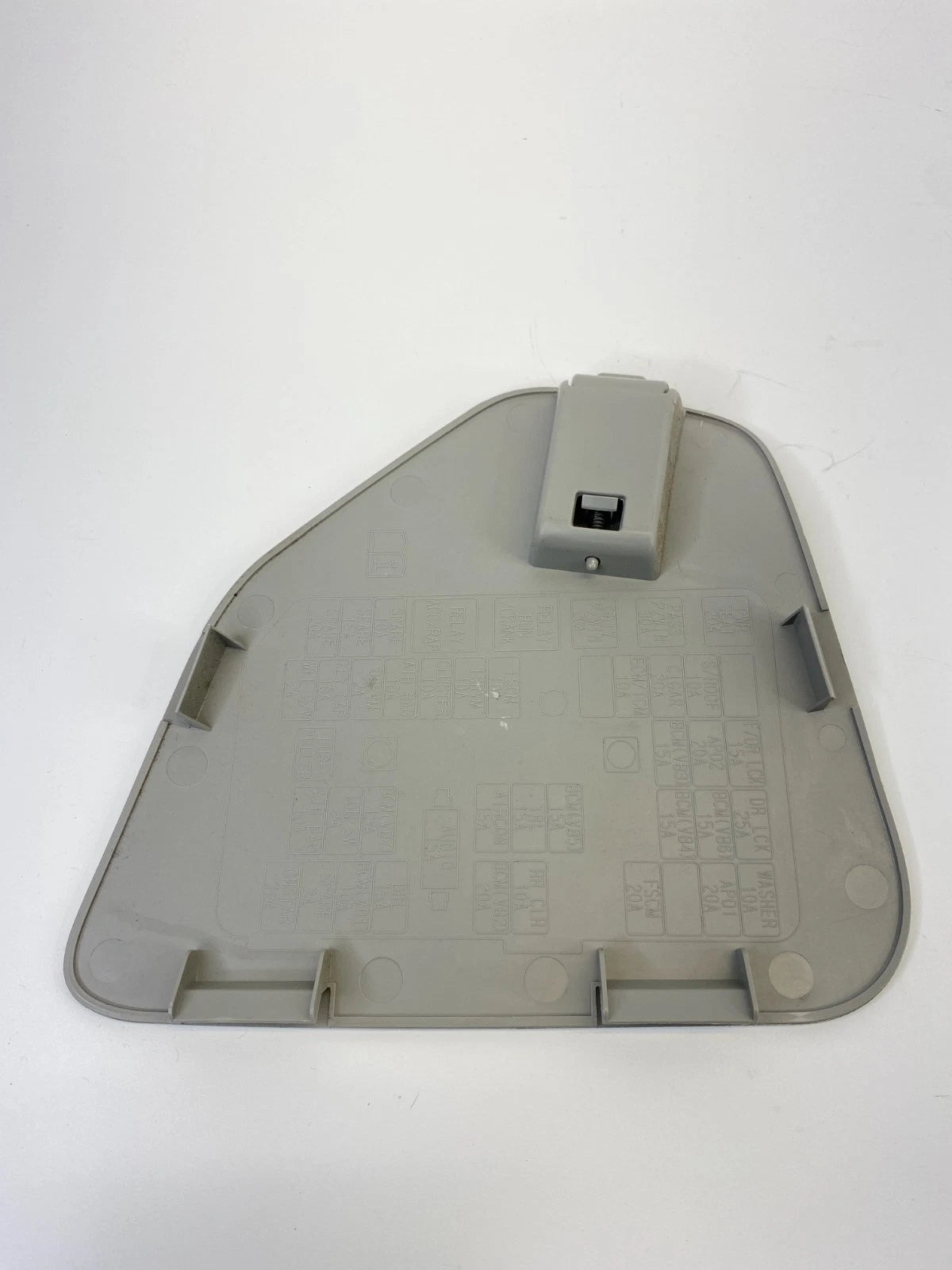 2008-2010 SATURN VUE DASH LOWER CENTER RIGHT SIDE FUSE BOX ACCESS DOOR COVER OEM