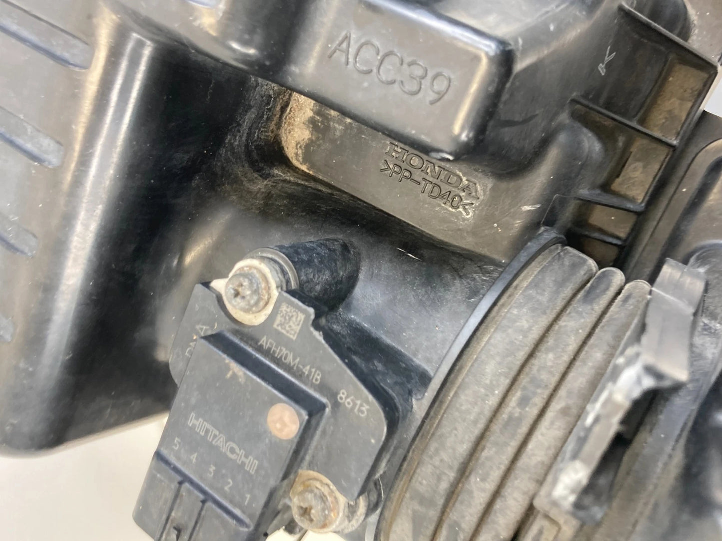 09 10 Honda Fit 1.5L L4 Air Cleaner Intake Filter Housing Cover Box Assembly OEM