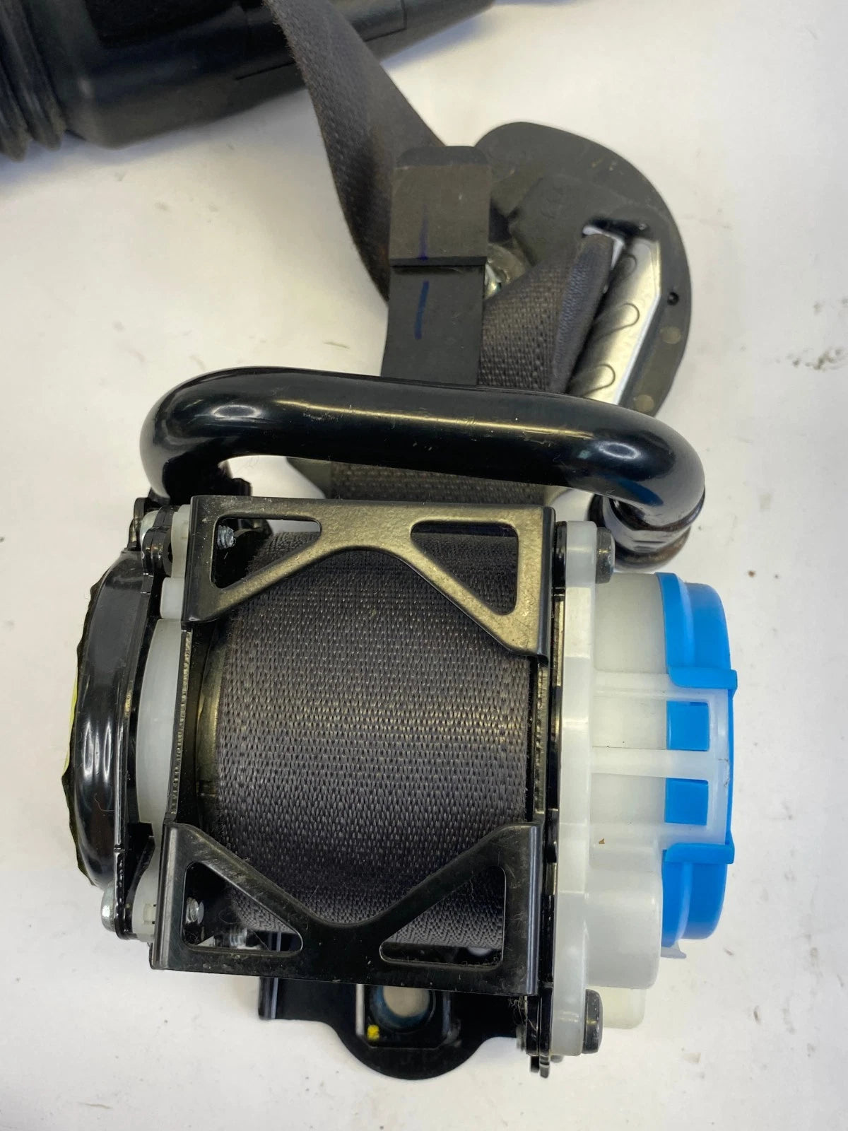 2014-2019 KIA SOUL SEAT BELT BUCKLE RETRACTOR FRONT LEFT DRIVER OEM 88810-B2500