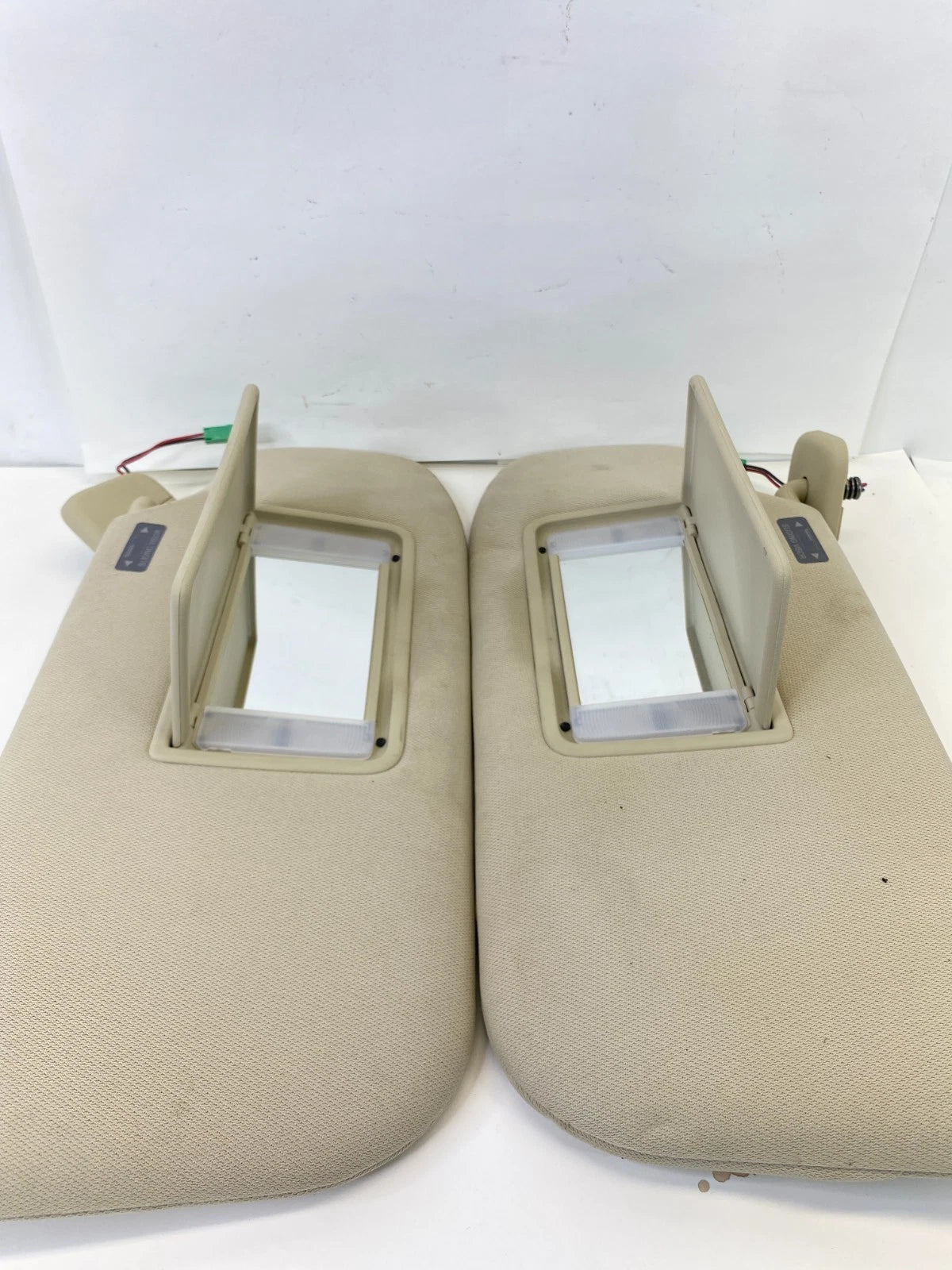 2013-2019 FORD TAURUS DRIVER & PASSENGER SUNVISOR SET W/ILLUMINATED MIRROR OEM