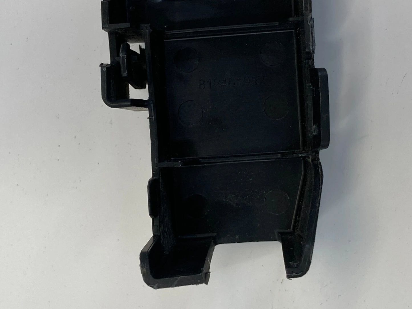 2013-2015 CHEVROLET MALIBU 2.5 ENGINE COMPARTMENT SIDE FUSE BLOCK TRIM COVER OEM