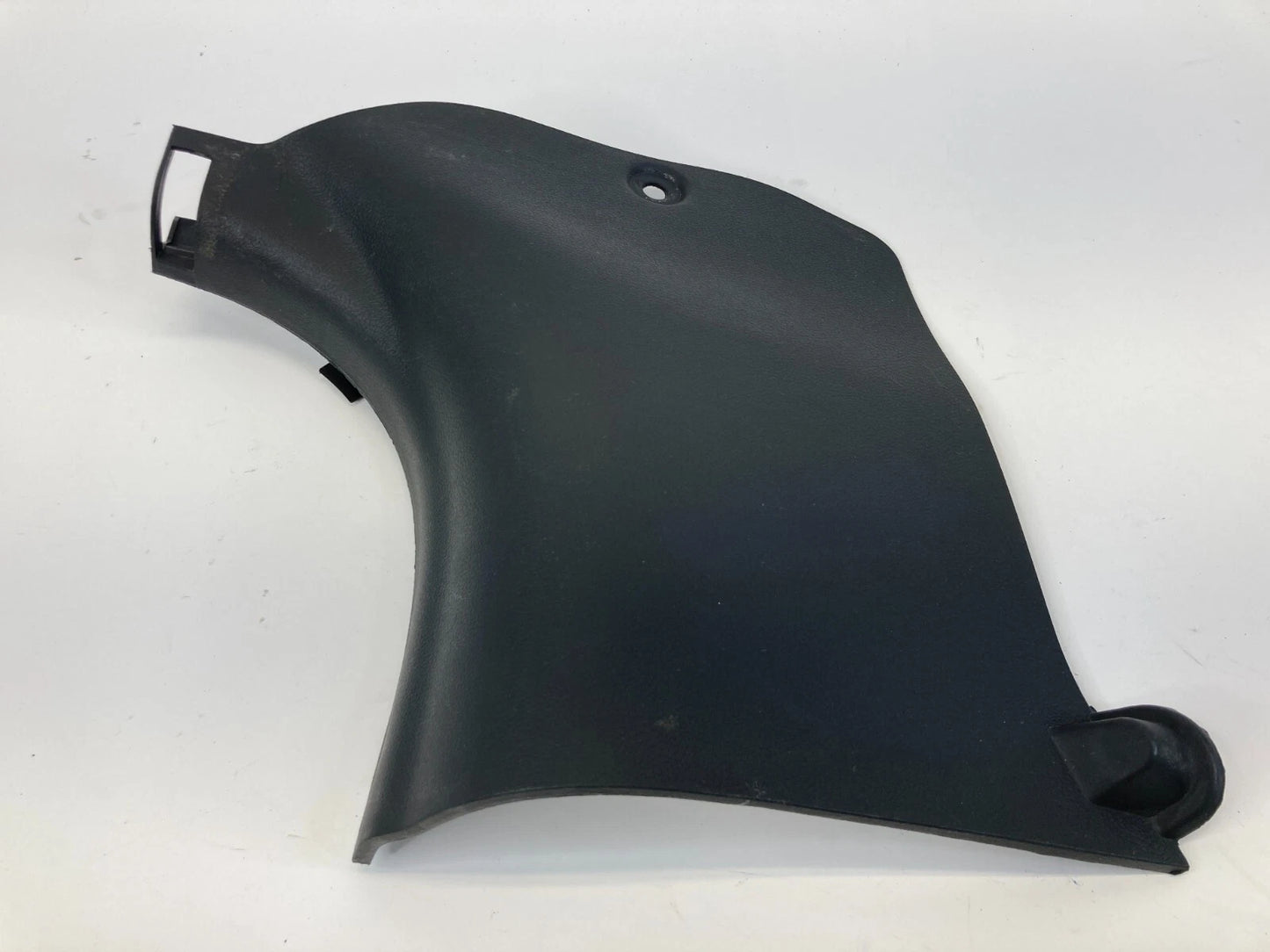 2011-2014 HYUNDAI SONATA DASH RIGHT KICK PANEL KNEE COWL TRIM COVER 85824-3Q000
