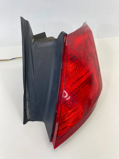2013-2019 FORD TAURUS INTERCEPTOR SEDAN RIGHT SIDE OUTER TAILLIGHT LAMP ASSY OEM