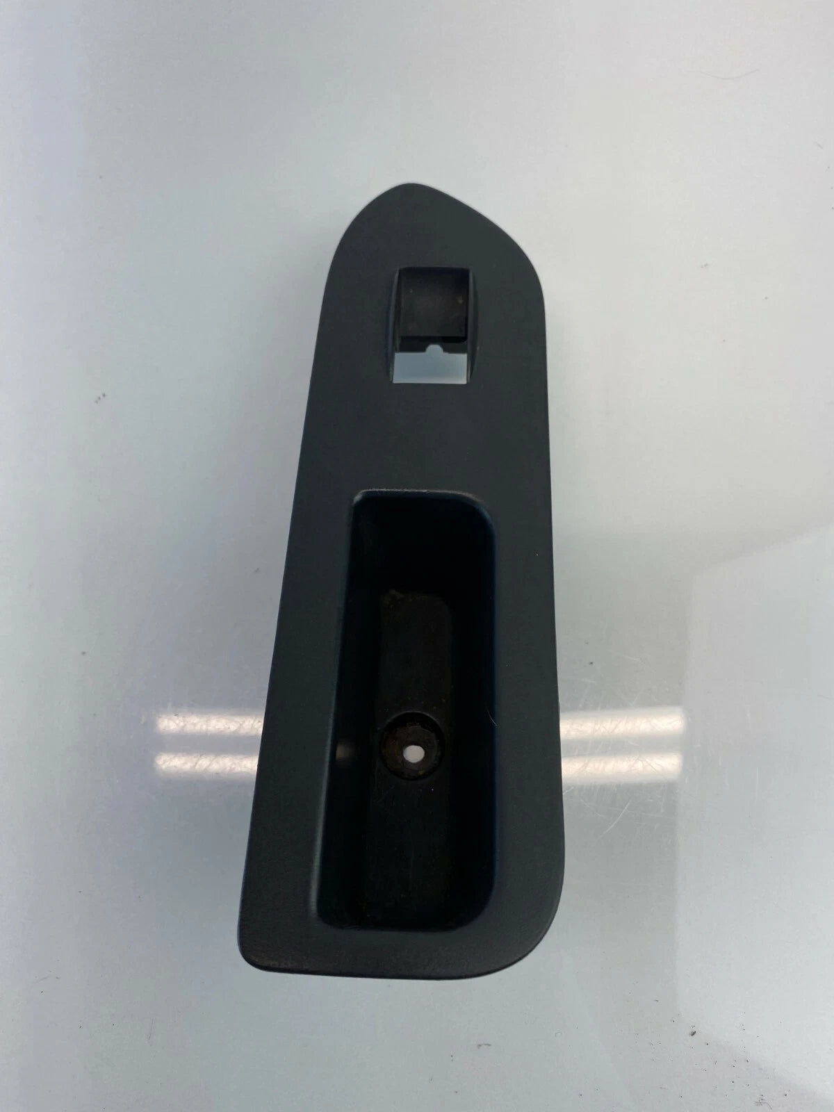 05-07 FORD FIVE HUNDRED REAR RIGHT DOOR WINDOW SWITCH BEZEL TRIM 54G13-54266B16