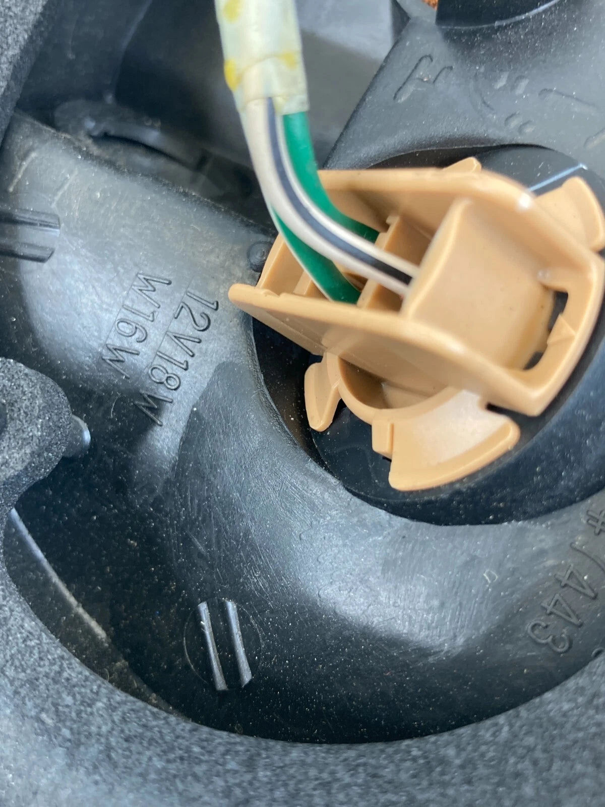 2001-2003 LEXUS RX300 REAR LEFT SIDE INNER TRUNK LID TAIL LIGHT TAILLIGHT OEM