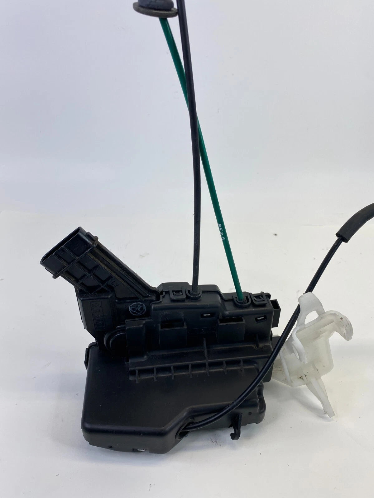 2009-2011 KIA BORREGO REAR LEFT SIDE DOOR LOCK ACTUATOR LATCH ASSEMBLY OEM