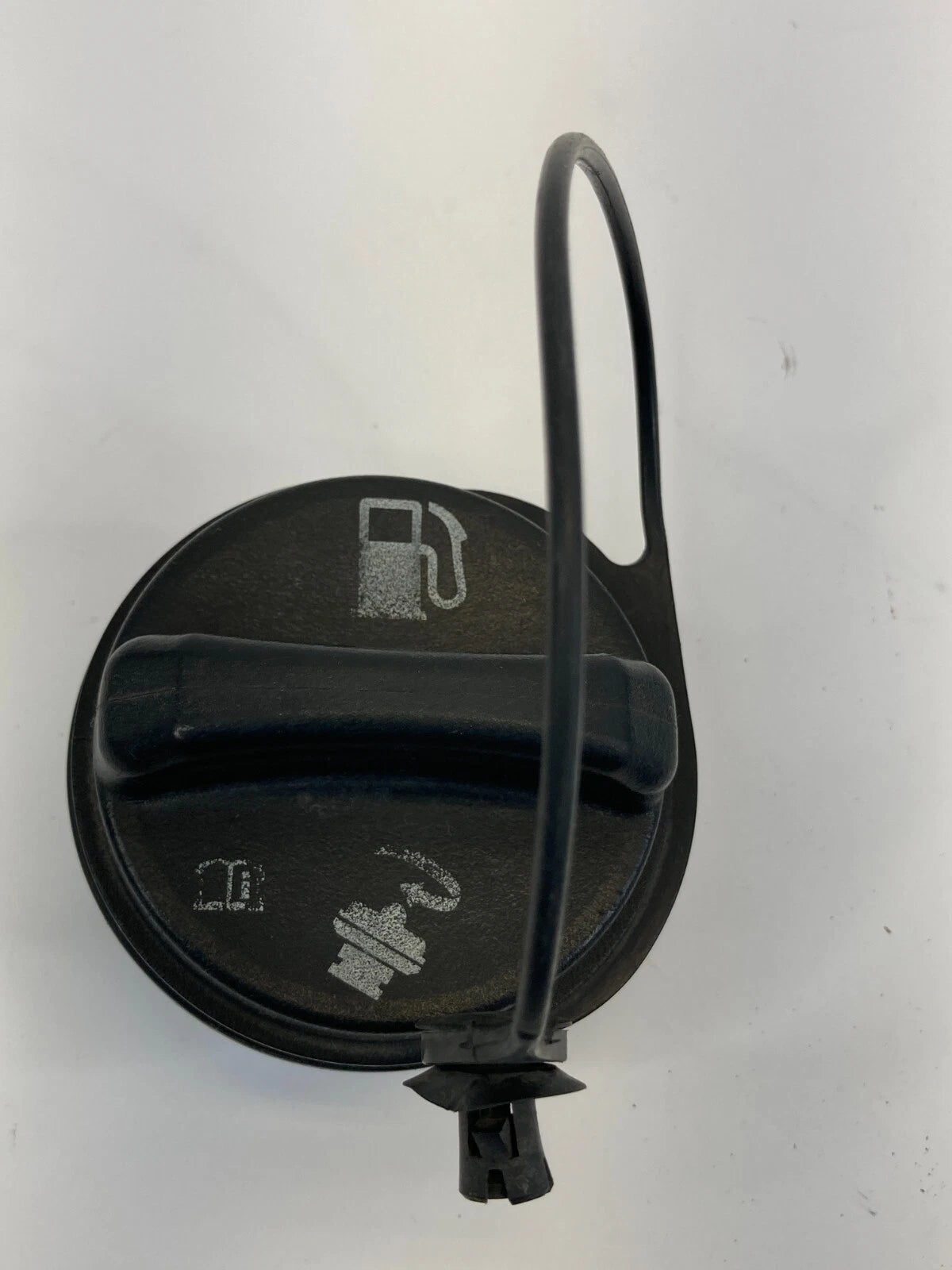 1999-2004 CHEVROLET TAHOE 99-04 GMC YUKON FUEL TANK FILLER GAS CAP LID COVER OEM