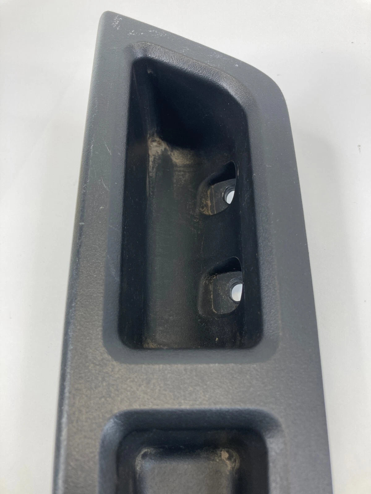 2006-2008 CHEVROLET IMPALA REAR LEFT DOOR WINDOW SWITCH BEZEL GRAB PULL HANDLE