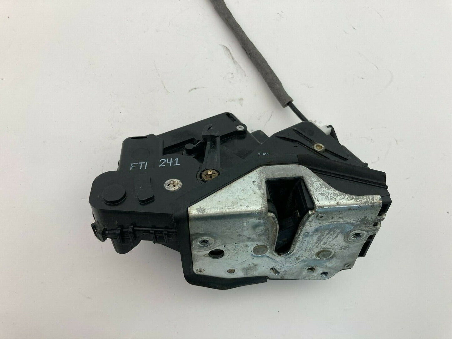 2001-2005 BMW 325i 325xi 330i 330xi Front Right Door Lock Latch Release Actuator