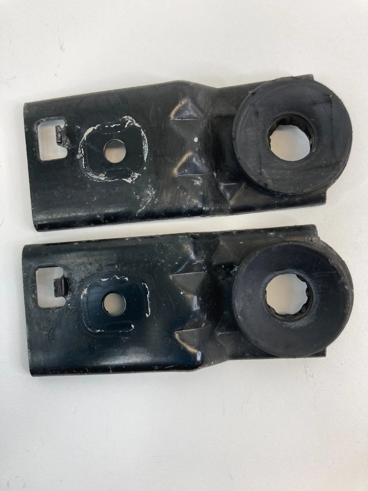 1998-2002 LINCOLN TOWN CAR MOUNT RADIATOR BRACKET MOUNT PAIR SET OEM