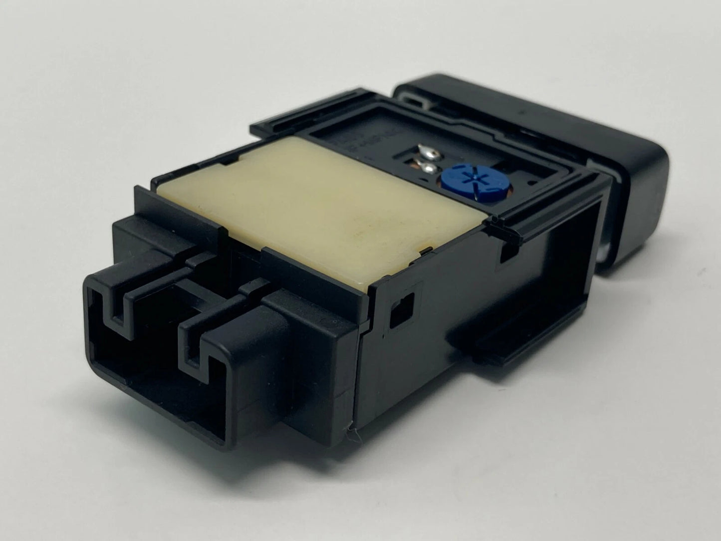 03 04 05 06 07 08 TOYOTA COROLLA REAR DEFROST SWITCH BUTTON 15A410 OEM