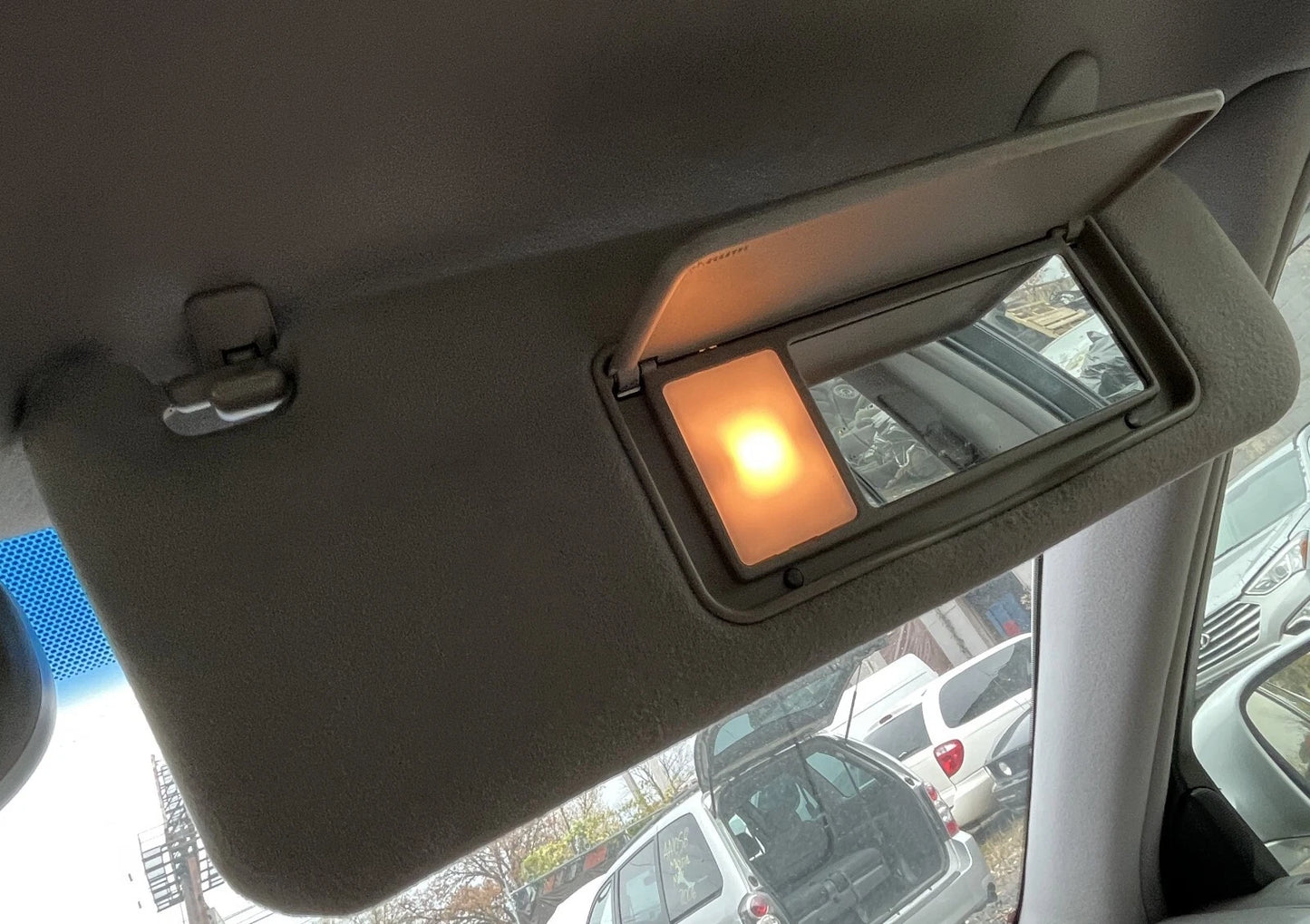 1998 1999 2000 LEXUS GS300 GS400 RIGHT PASSENGER SIDE SUNVISOR SUN VISOR SHADE