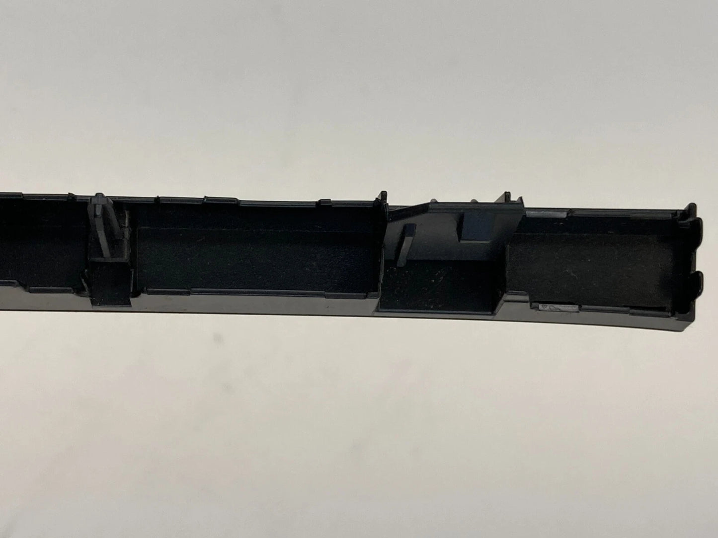 2009-2012 VOLKSWAGEN CC FRONT CENTER DASH PANEL BAR TRIM BEZEL 3C0-858-336N OEM