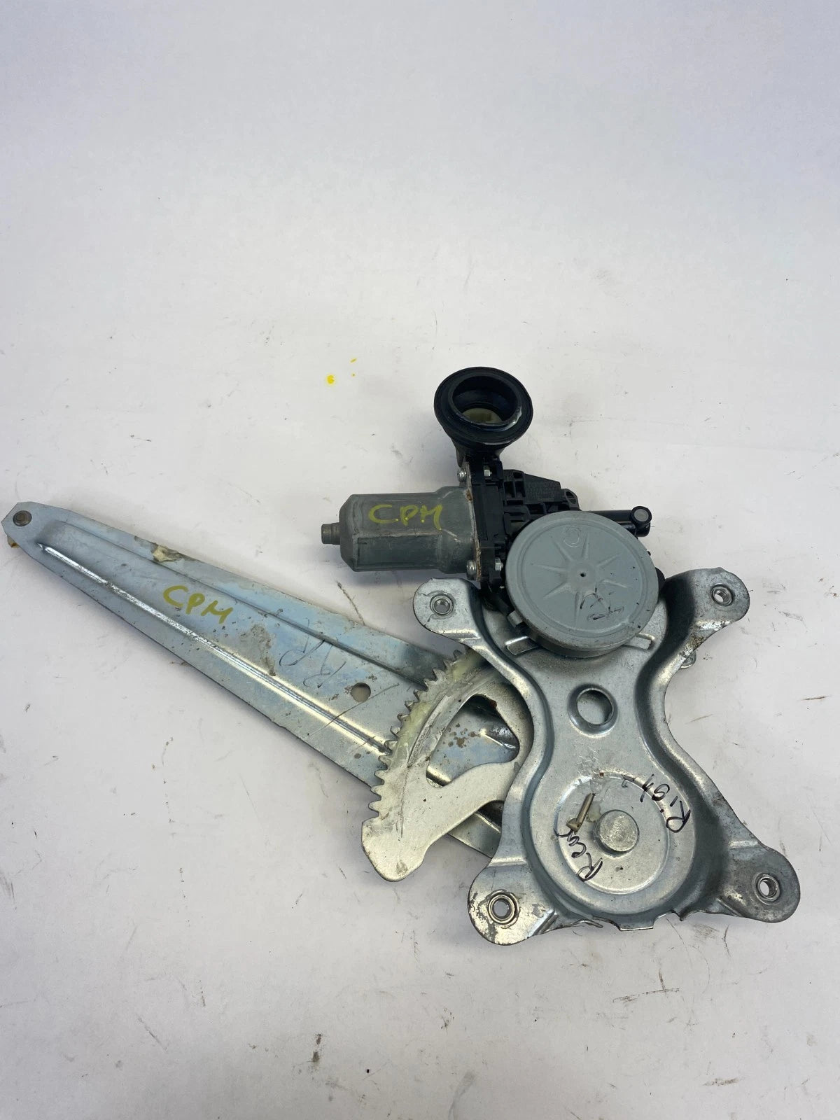 2009-2019 TOYOTA COROLLA REAR RIGHT DOOR POWER WINDOW MOTOR REGULATOR 85720AE010