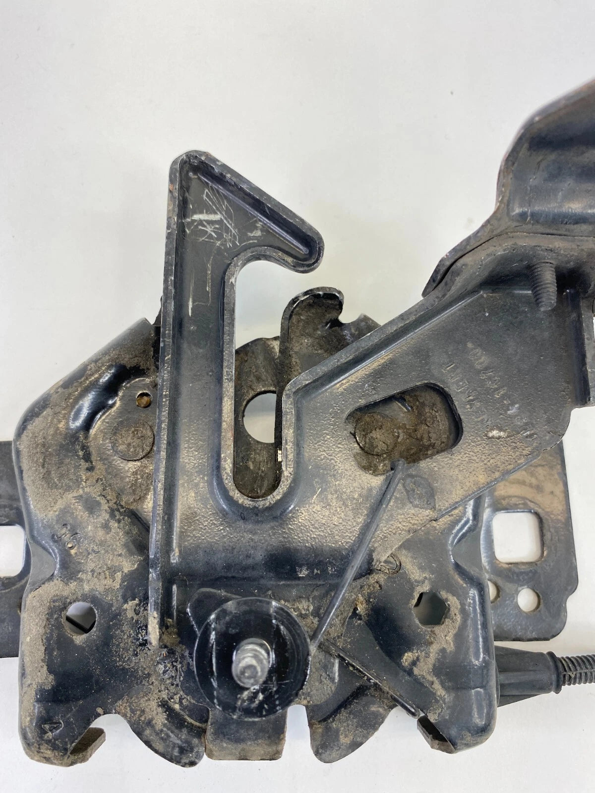2001-2007 01-07 FORD ESCAPE FRONT HOOD LATCH LOCK RELEASE YL84-16A771-AA OEM