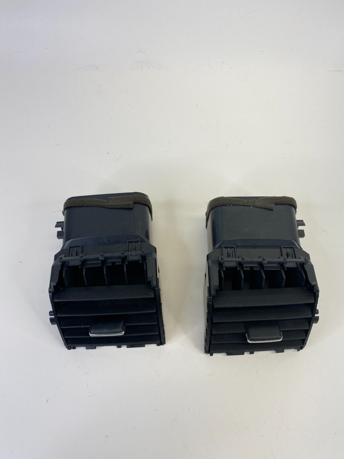 09-11 Toyota Corolla Center Dash A/C Air Vent Grill Grille Set Pair 55688-02040