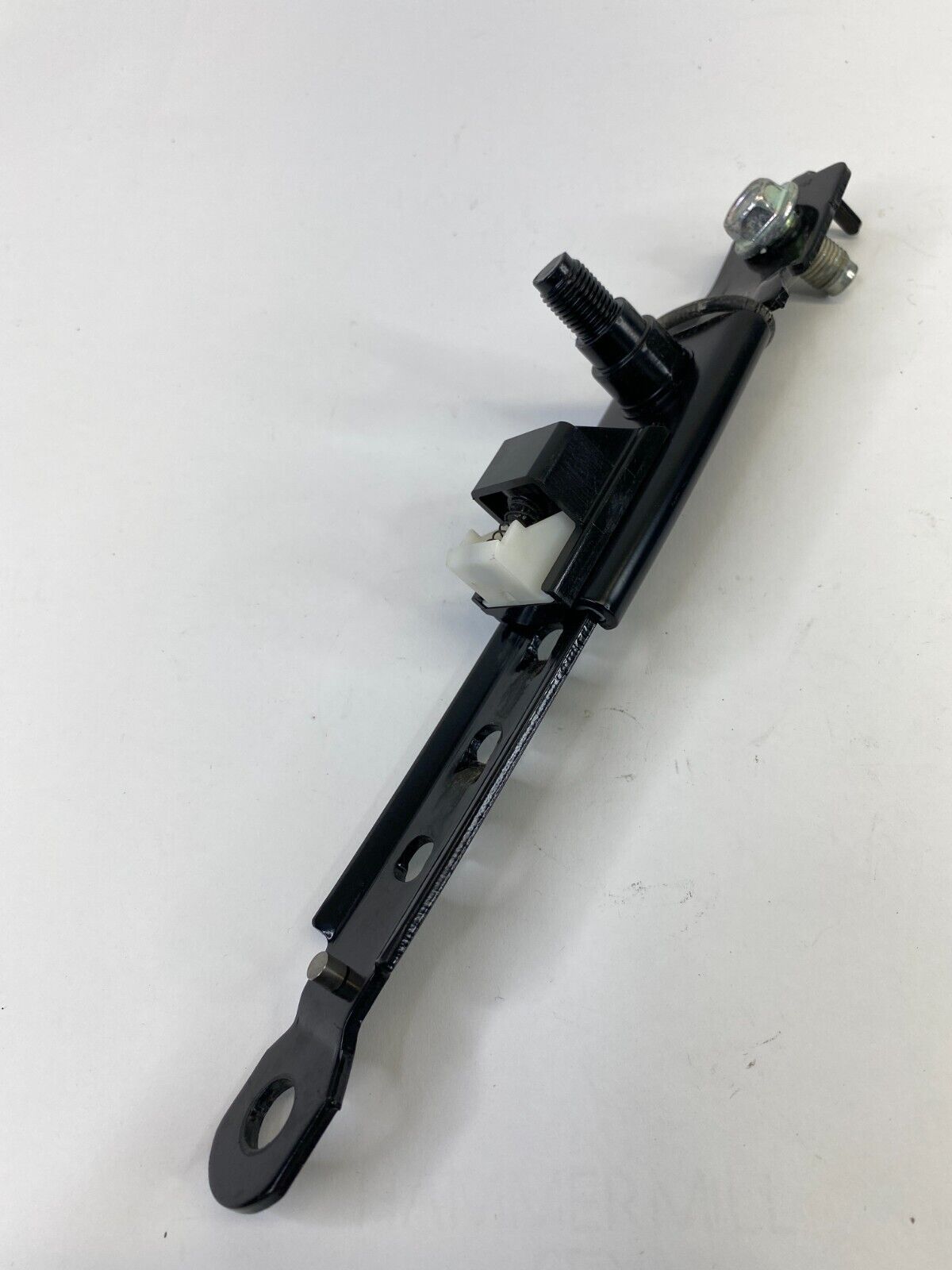 2007-2009 Hyundai Santa Fe Seat Belt Height Adjuster Left or Right Side OEM