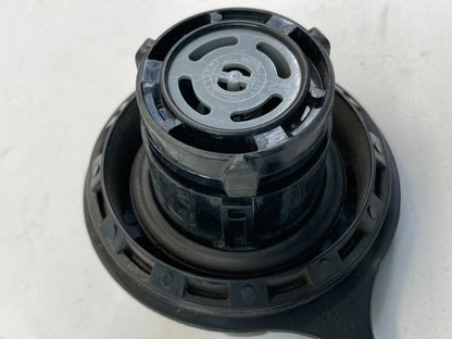 98-04 LINCOLN NAVIGATOR 97-04 FORD EXPEDITION FUEL FILLER TANK GAS LID COVER CAP