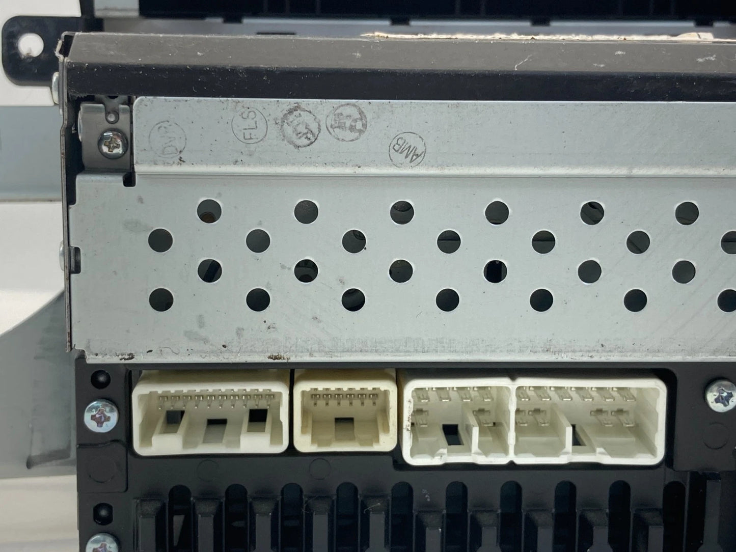 2006-2010 TOYOTA SIENNA RADIO RECEIVER AM/FM 6 DISC CHARGER CD PLAYER 8612008210