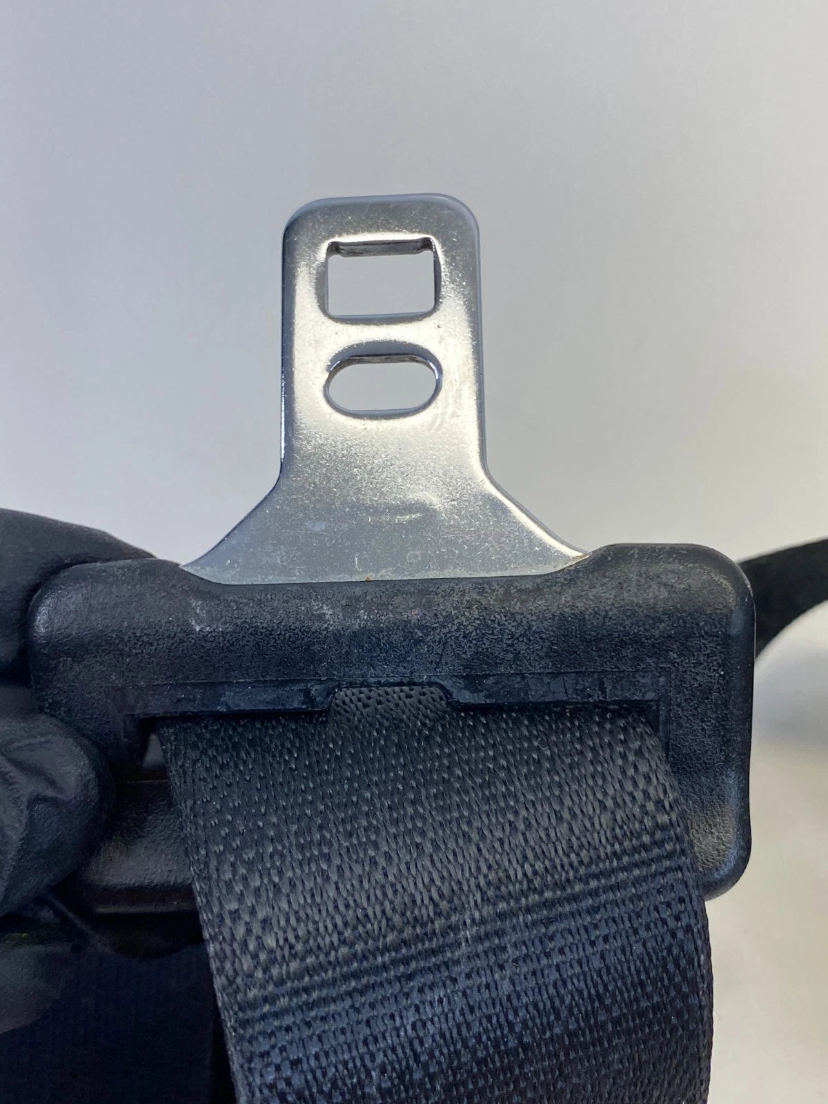 2005-2007 FORD FOCUS FRONT RIGHT SIDE SEAT BELT RETRACTOR PRETENSIONER OEM